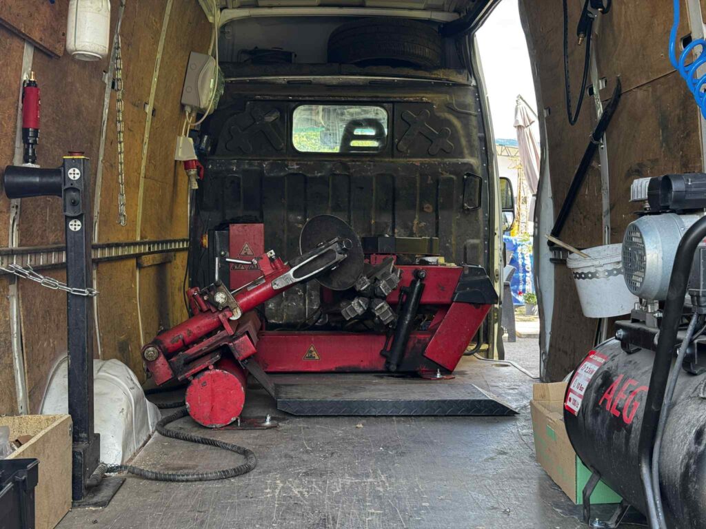 mobil teherszerelő autónk 